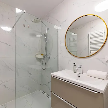 Rentplanet - Gwiazdzista アパート